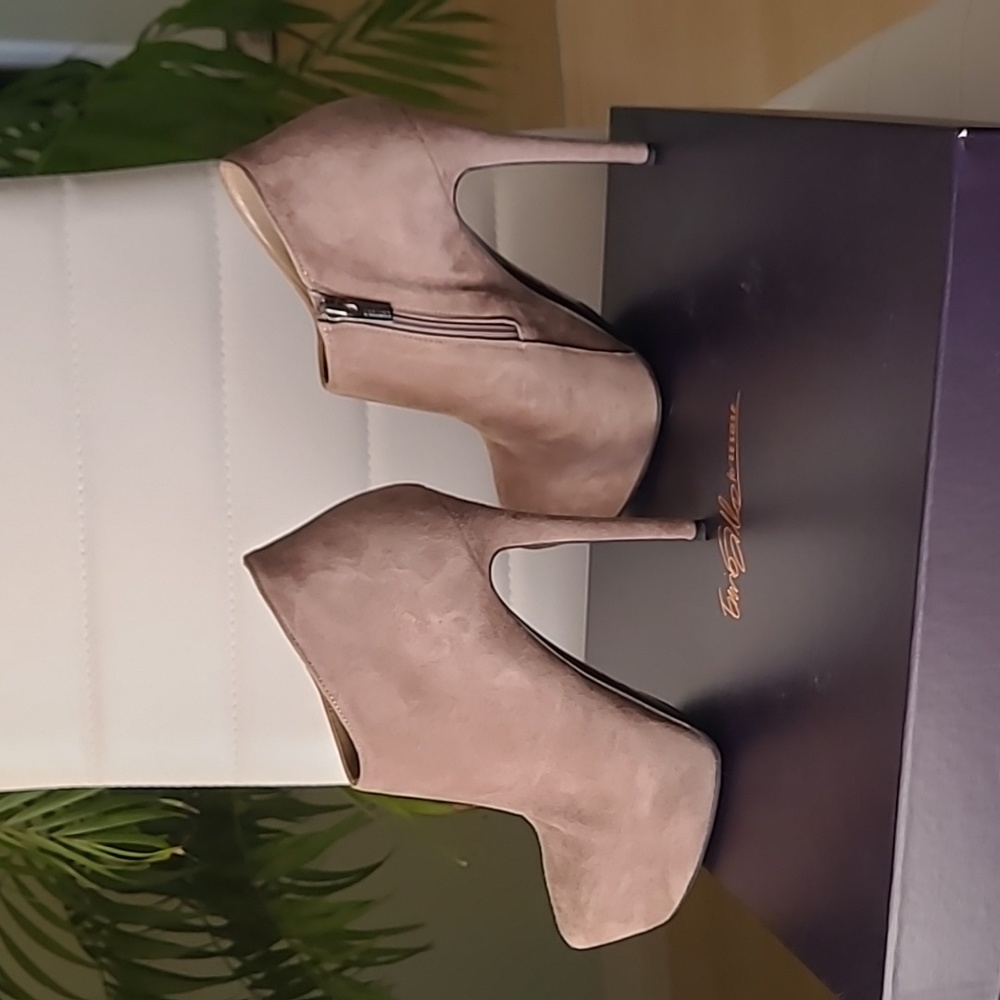 Lezilla Leather Platform Boots ❤️